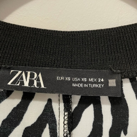 Zara, Black and White Zebra Printed dress, Mock Neck, Balloon/Bubble Dress XS - Picture 7 of 7